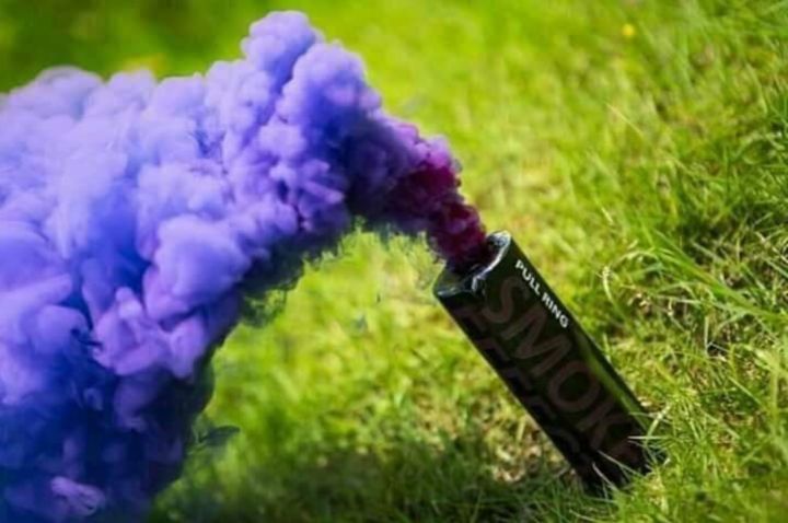 Colour%20smoke-1pc/smoke%20colour%20for%20party%20and%20photoshoot%20-%20Image%203