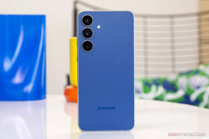 Samsung%20Galaxy%20S25%20FE%205g%20(8+128GB)%20Unofficial%20-%20Image%205