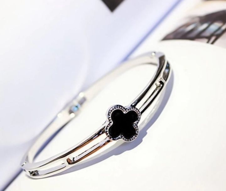 Alloy%20material%20Four-leaf%20clover%20bracelet%20-%20Image%203