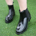 Water shoes manufacturers wholesale PVC fashion elasticated mid-heel short glossy thickened warm liner wear-resistant non-slip rain boots.