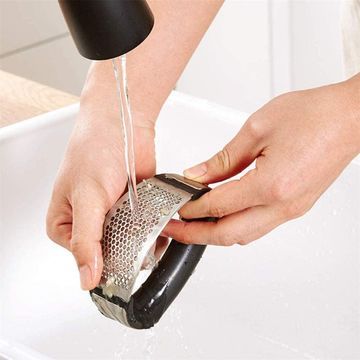 Garlic%20Press%20Cutter%20,%20Stainless%20Steel%20&%20Black%20Garlic%20Press%20Metal%20Ginger%20Garlic%20Chopper%20Crusher%20Garlic%20Cutter%20Creative%20Hand%20Press%20Garlic%20Tools%20Kitchen%20Gadgets.%20-%20Image%205