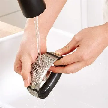 Garlic%20Press%20Cutter%20,%20Stainless%20Steel%20&%20Black%20Garlic%20Press%20Metal%20Ginger%20Garlic%20Chopper%20Crusher%20Garlic%20Cutter%20Creative%20Hand%20Press%20Garlic%20Tools%20Kitchen%20Gadgets.%20-%20Image%205
