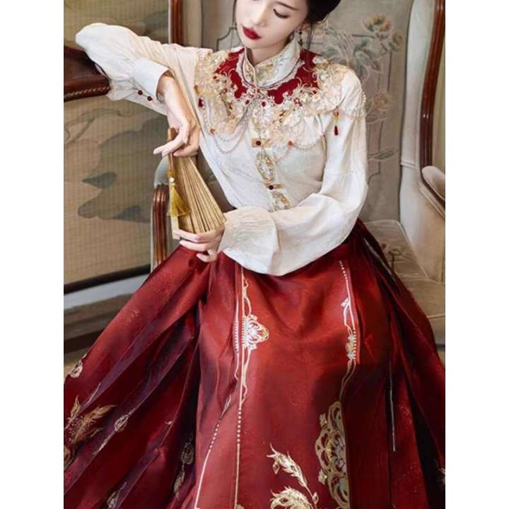 New%20Chinese%20style%20Hanfu%20heavy%20industry%20embroidery,%20cloud%20shoulder%20standing%20collar%20shirt,%20paired%20with%20woven%20gold%20horse%20face%20skirt,%20wedding%20engagement%20dress%20-%20Image%203
