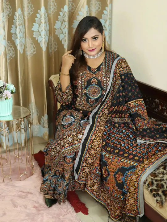 Readymade%20%20Stylish%20And%20Comfortable%20Made%20By%20Lilen%20%20Fabric%20Ghararah%20Three%20Piece%20For%20Women%20-%20Image%208