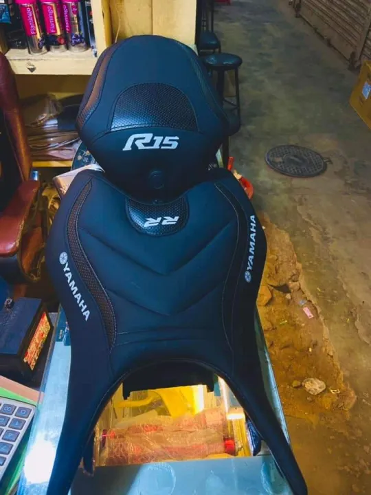 Yamaha%20r15v3%20black%20CLOUR%20modified%20seat%20cover%20-%20Image%204