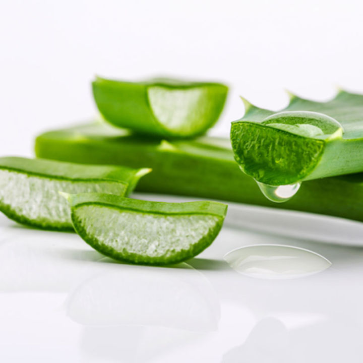 Mamaearth%20Vitamin%20C%20Foaming%20Face%20Wash%20with%20Vitamin%20C%20and%20Turmeric%20for%20Skin%20Illumination%20(150ml)%20-%20Image%206