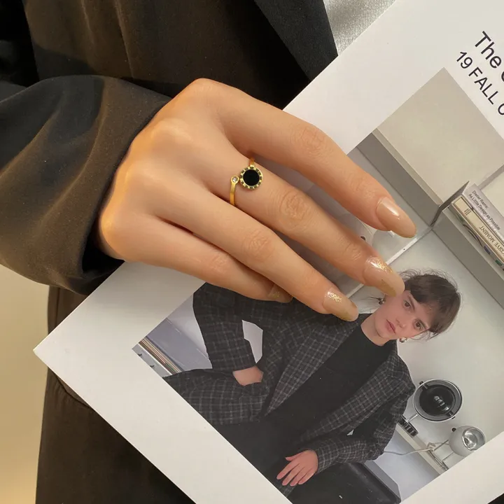 %5B%20New%20%5D%20Japanese%20and%20Korean%20Simple%20Rhinestone%20Black%20round%20Personalized%20Ring%20Female%20Boutique%20Titanium%20Steel%20Fashion%20Design%20Light%20Luxury%20All-Match%20Earrings%20-%20Image%202