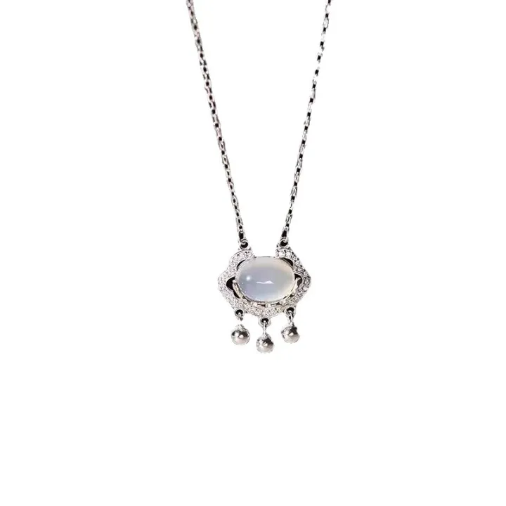 Cat's%20eye%20stone%20safety%20lock%20necklace%20for%20women,%20light%20luxury,%20retro%20niche%20design,%20gift%20to%20best%20friend%20and%20girlfriend,%20clavicle%20chain,%20cool%20style%20-%20Image%205