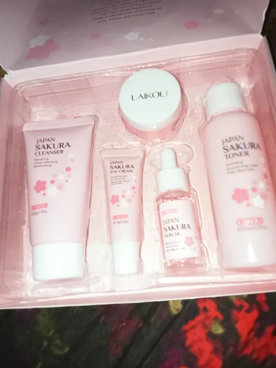 Laikou%20Japan%20Sakura%205%20in%201%20Skincare%20Combo%20Set%20-%20Image%203