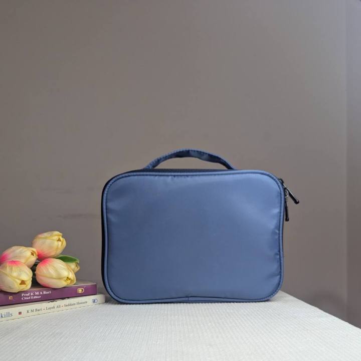 Waterproof%20Makeup%20Storage%20Bag%20-%20Stylish%20Storage%20for%20Makeup%20Essentials%20-%20Image%204