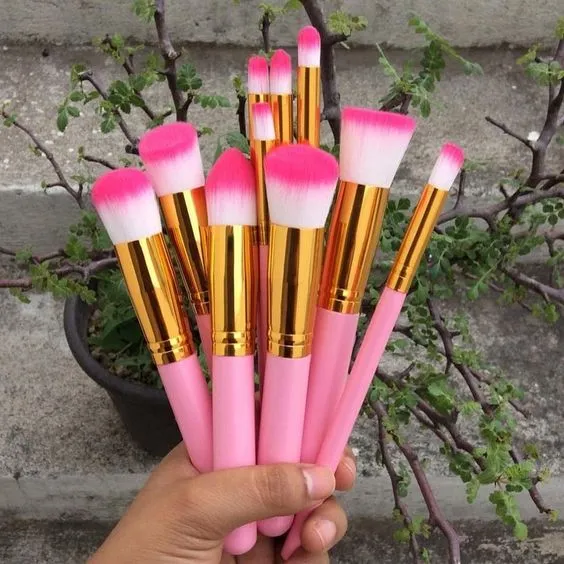 Premium%20Kabuki%20Brush%20Set%20-%2010%20Pieces%20Set%20-%20Image%202