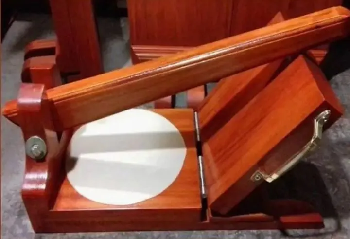 Wooden%20Ruti%20Maker%20Made%20In%20Bangladesh/Ruti%20Maker/Ruti%20Machine/Ruti%20Belon%20-%20Make%20Delicious%20Rotis%20With%20This%20Wooden%20Ruti%20Maker%20-%20Image%203