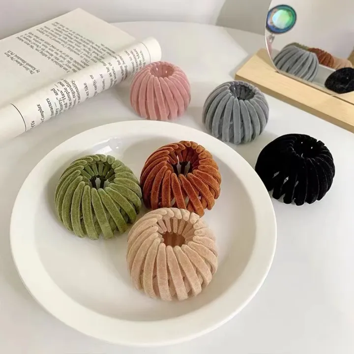 Non-Metallic%20Acrylic%20Hair%20Accessories%20Swan%20Suede%20Bird's%20Nest%20Lounger%20Hair%20Device%20High%20Ponytail%20Bun%20Artifact%20Hair%20Ring%20-%20Image%204