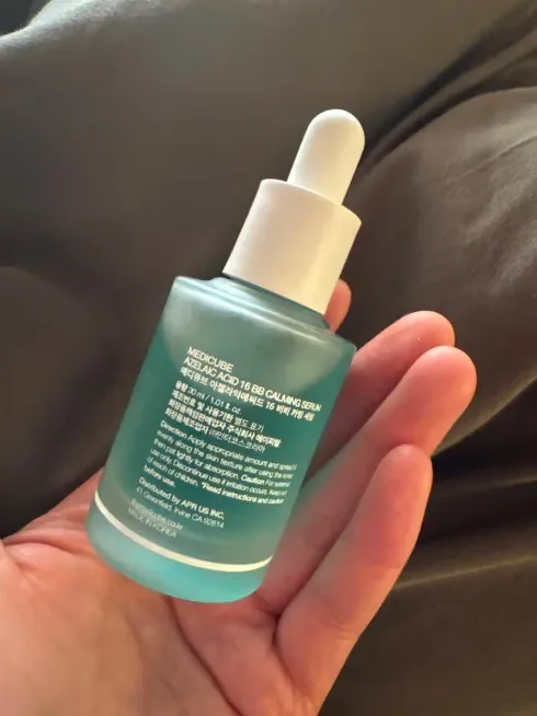 Medicube%20Azelaic%20Acid%2016%20BB%20Calming%20Serum%2030ml%20-%20Image%205