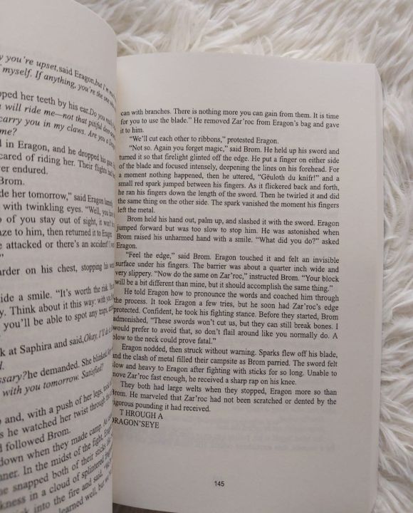 Eragon%20by%20Christopher%20Paolini%20-%20Paperback%20-%20Image%204
