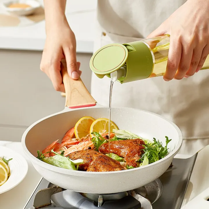 Auto%20Flip%20Olive%20Oil%20Dispenser%20Bottle,500ml%20Leakproof%20Condiment%20Container%20With%20Automatic%20Cap%20,Non-Drip%20Spout%20for%20Kitchen%20Cooking%20-%20Image%204