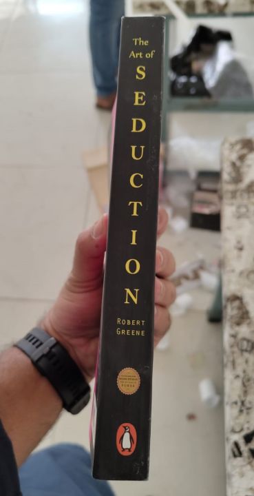 The%20Art%20of%20Seduction%20by%20Robert%20Greene%20-%20Premium%20-%20Paperback%20-%20Image%204