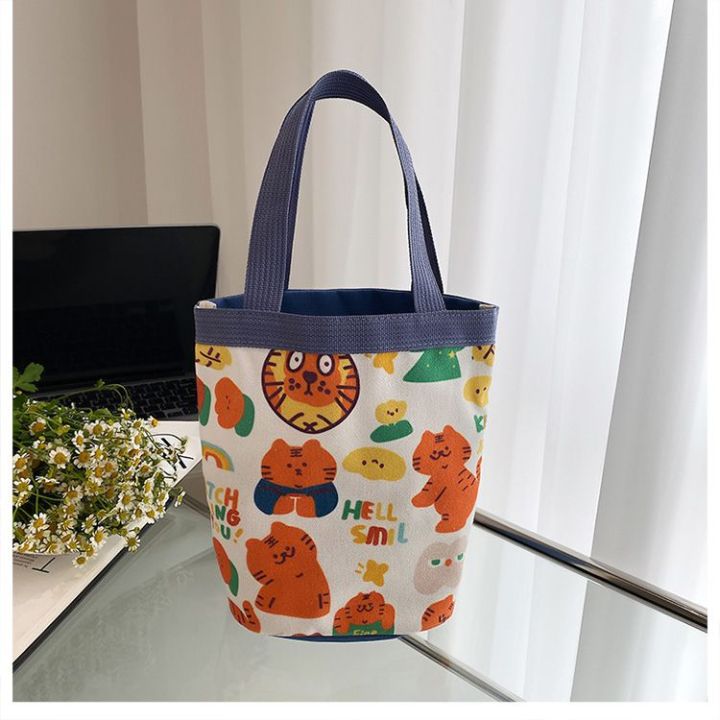Cute%20Cartoon%20Bucket%20Bag%20Printed%20Portable%20Canvas%20Bag%20Student%20White%20Collar%20Office%20Worker%20Bento%20Snack%20Bag%20-%20Image%204
