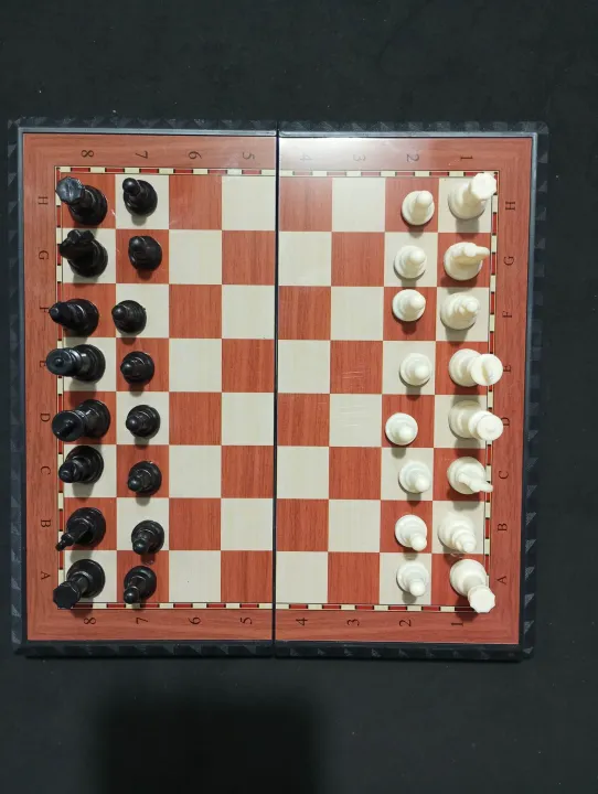 Magnetic%20Cheese%20Board;%20High%20Class%20Chess%20Set%20with%20Folding%20Chess%20Board%20-%20Image%204