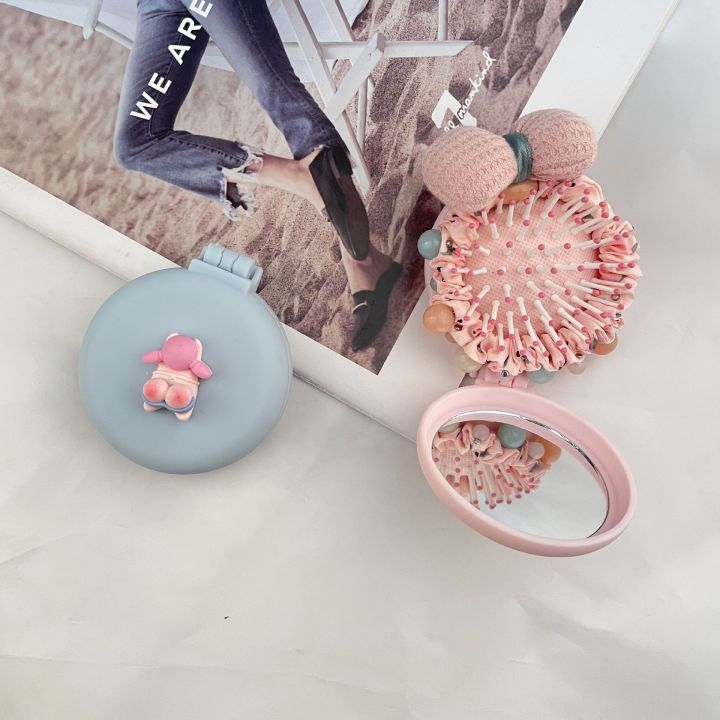 Cute%20Mini%20Mirror%20One%20Piece%20Portable%20Folding%20Air%20Cushion%20Airbag%20Comb%20for%20Kids%20and%20Girls%20-%20Image%202