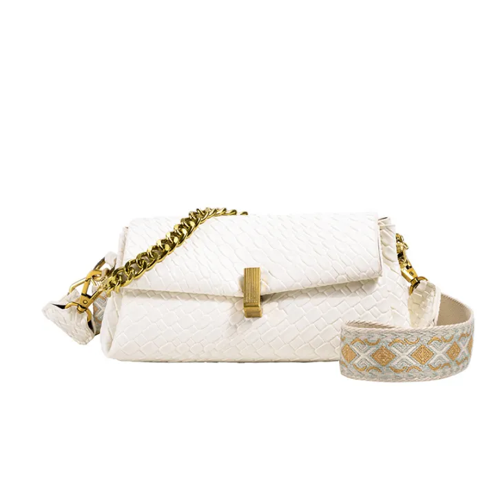 Elegant%20and%20elegant,%20solid%20color%20three-dimensional%20woven%20chain,%20wide%20shoulder%20strap,%20flap,%20one-shoulder%20women's%20bag,%20stylish%20and%20versatile%20commute%20-%20Image%205