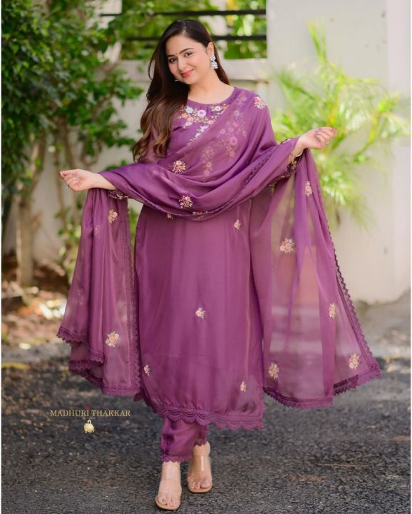 New Gorgeous Stylish and Fashionable Latest Premium Luxury New Indian Design Four Piece Stitched Four Piece Dress for Women