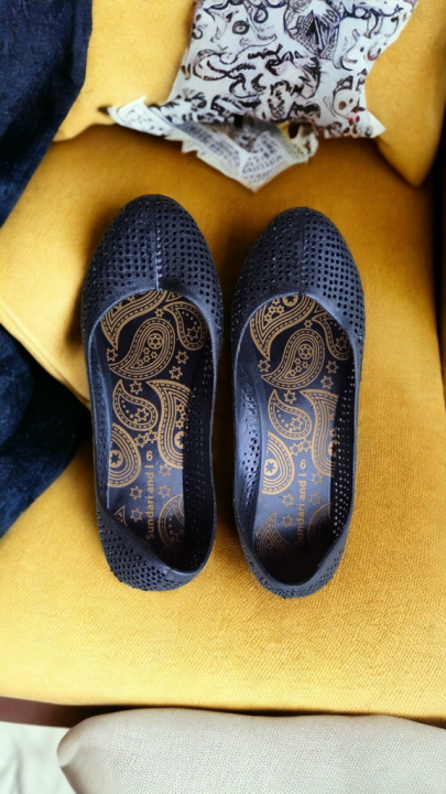 Flat%20net%20shoes%20for%20girls%20washable%20waterproof%20plastic%20shoe%20-%20Image%205