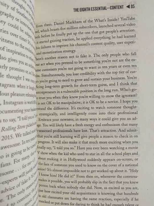 Crushing%20It!:%20How%20Great%20Entrepreneurs%20Build%20Their%20Business%20by%20Gary%20Vaynerchuk%20-%20Paperback%20-%20Image%203