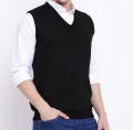 Men's Fashionable sleeveless sweater.