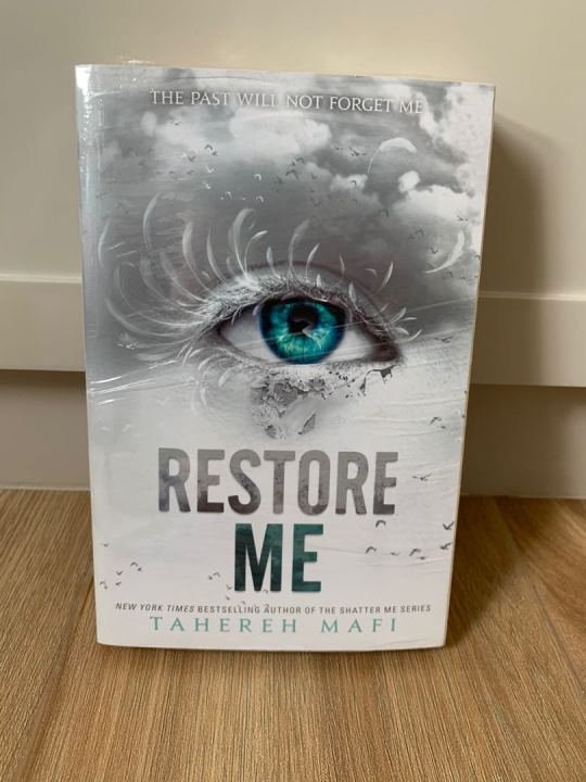 Restore%20Me%20(Shatter%20Me%20#4)%20%20Tahereh%20Mafi%20%20Premium%20Paper%20%20Matte%20Covers%20-%20Image%204