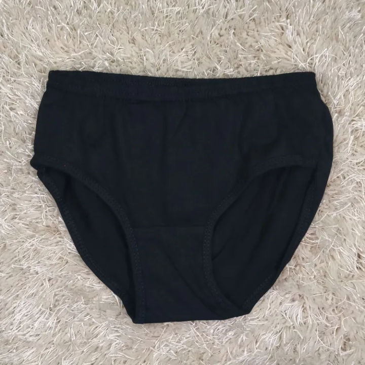 Oq shaffof mini pantiesdagi etuk ayollar