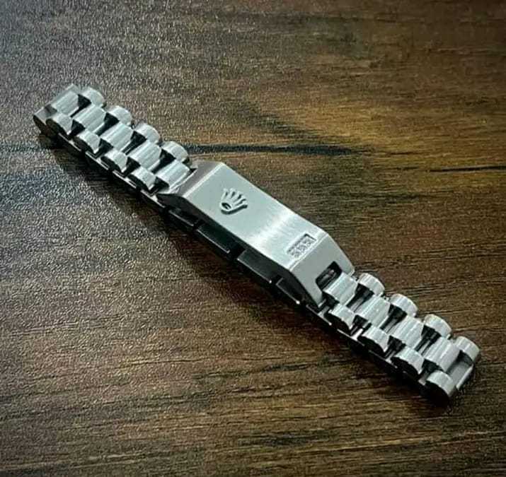 Elegant%20Men's%20Stainless%20Steel%20Bracelet%20with%20Logo%20Detail%20-%20Fashion%20Jewelry%20-%20Image%207