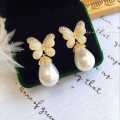 Korean version of fashion hot selling earrings simple temperament crystal butterfly pearl ear nail Earrings women. 