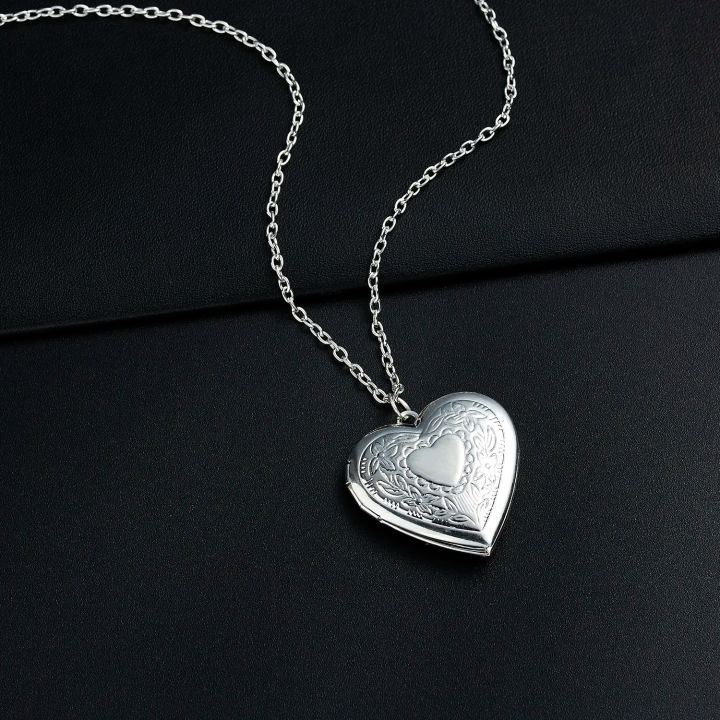 Unique%20Silver%20Color%20Photo%20Frame%20Pendant%20Necklace%20Carved%20Designs%20Heart-shaped%20Openable%20Locket%20Necklace%20Family%20Jewelry%20Gift%20-%20Image%205