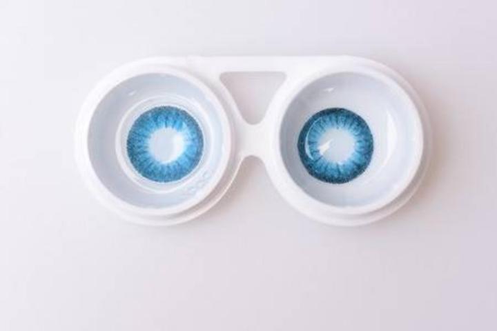 FreshLook%20Blue%20contact%20lens(full%20set)%20-%20Image%202