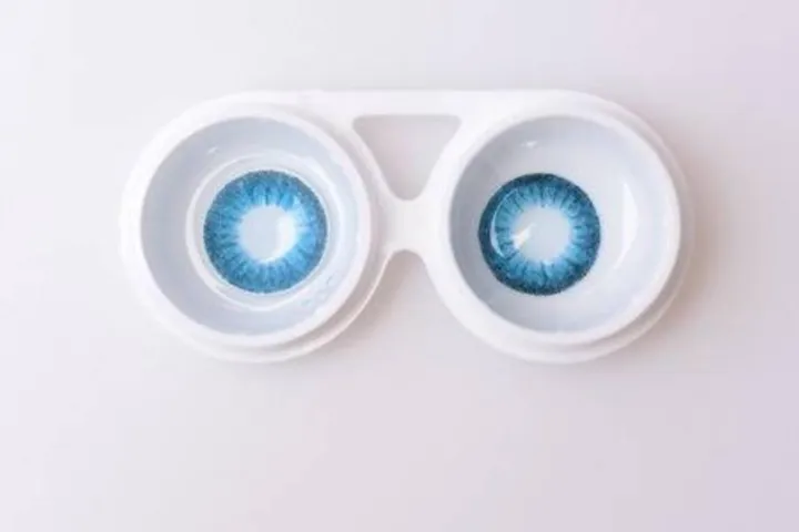 FreshLook%20Blue%20contact%20lens(full%20set)%20-%20Image%202