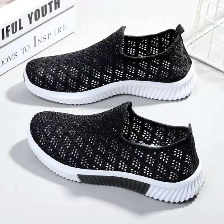 Summer%20Old%20Beijing%20Cloth%20Women's%20with%20Hollow%20Breathable%20Casual%20Soft%20Sole%20Mesh%20Flat%20Bottom,%20One%20Step,%20Mom's%20Shoes%20-%20Image%203
