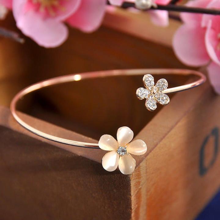 Korean%20Fashion%20Small%20Daisy%20Open%20Bracelet%20-%20Image%202