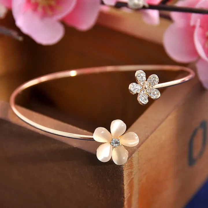 Korean%20Fashion%20Small%20Daisy%20Open%20Bracelet%20-%20Image%202