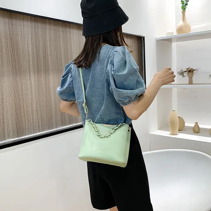 Women%20Fashion%20Shoulder%20Bag%20With%20Chain%20Handle%20Ladies%20Crossbody%20Bags%20Tote%20Bucket%20Handbag%20Pu%20Leather%20Portable%20Messenger%20Bags%20-%20Image%205