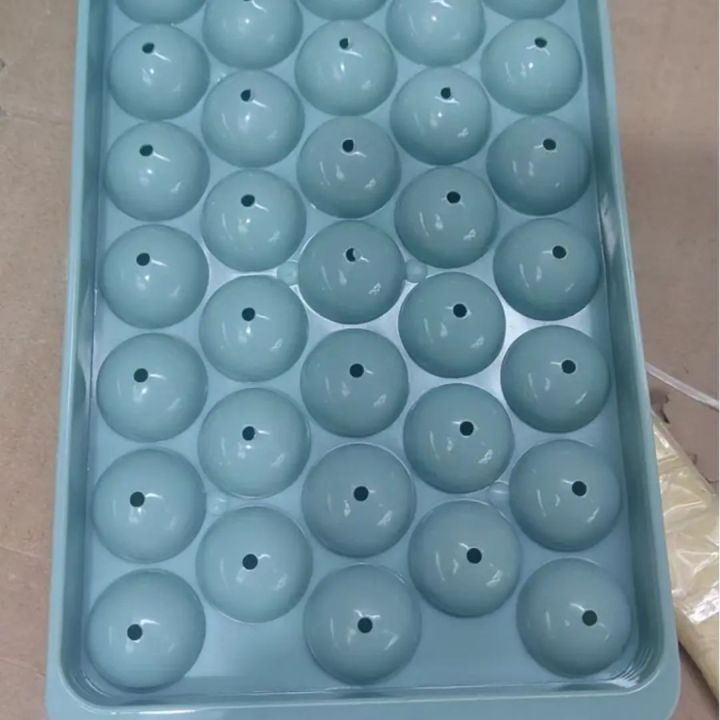 Creative%20Round%20Ice%20Cube%20Tray%20%E2%80%93%20High-Durability%20BPA-Free%20Construction%20%7C%20Easy%20DIY%20Release%20%7C%20Top-Rated%20Sphere%20Design%20for%20Drinks%20-%20Image%204