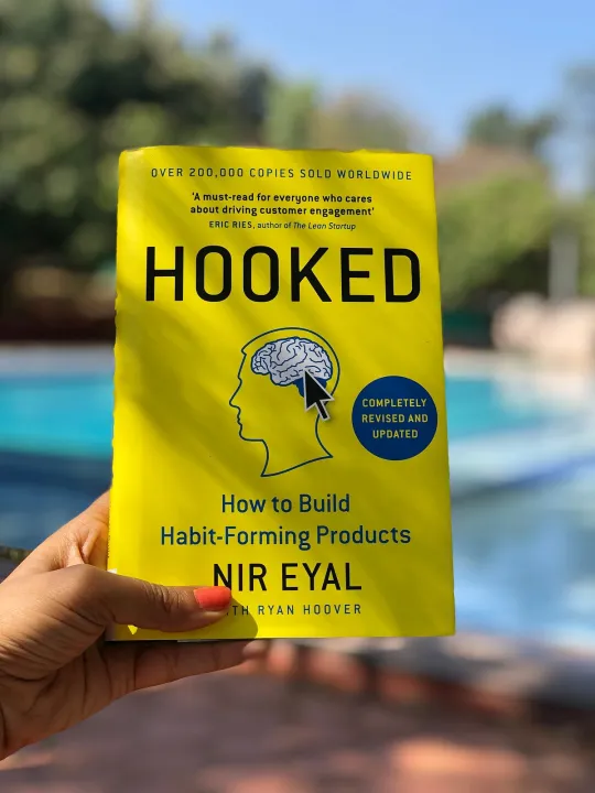 Hooked:%20How%20to%20Build%20Habit-Forming%20Products%20by%20Nir%20Eyal%20-%20Premium%20-%20Paperback%20-%20Image%204