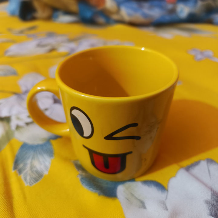 Emoji%20Ceramic%20Mug%20(Yellow)%20-%20Add%20A%20Touch%20Of%20Fun%20To%20Your%20Beverage%20Enjoyment%20With%20This%20Stylish%20Emoji%20Mug%20-%20Image%203