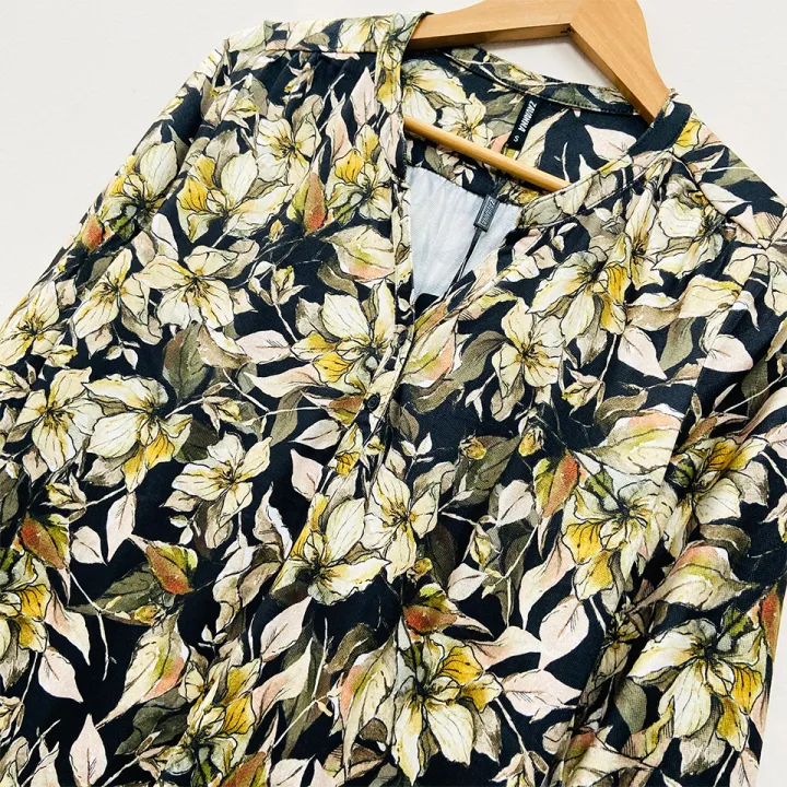 Ladies%20Three%20Quarter%20Sleeve%20Soft%20Floral%20Casual%20Tops%20From%20Levin%20-%20Image%205
