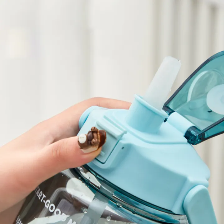 2L%20Portable%20Water%20Bottle%20Large%20Capacity%20Plastic%20Straw%20Water%20Cup%20Drink%20Bottle%20With%20Time%20Marker%20For%20Outdoor%20Sports%20Fitness%20-%20Image%205