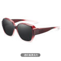 The new myopia glasses are equipped with sunglasses and women can wear sunglasses for myopia sunscreen and polarized driving sunglasses. 