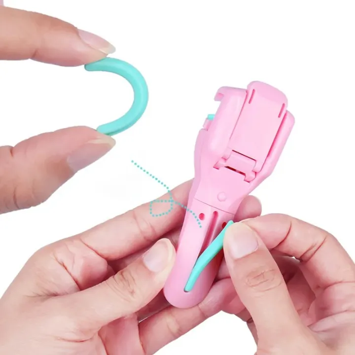 Mini%20Eyelash%20Curler%20Fits%20All%20Eye%20Shapes%20Eyelash%20Comb%20Go%20Curl%20Portable%20Eyelash%20Curler%20for%20Travel%20Eyelash%20Makeup%20Tools%20Set%20-%20Image%204