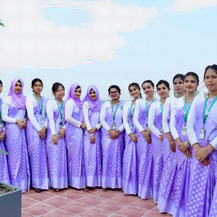 Fashionable%20Combo%20Set%20For%20Women%20Silk%20Katan%20Saree%20Combo%20Gift%20Set%20For%20Girls%20(Student%20Budget)%20-%20Image%202