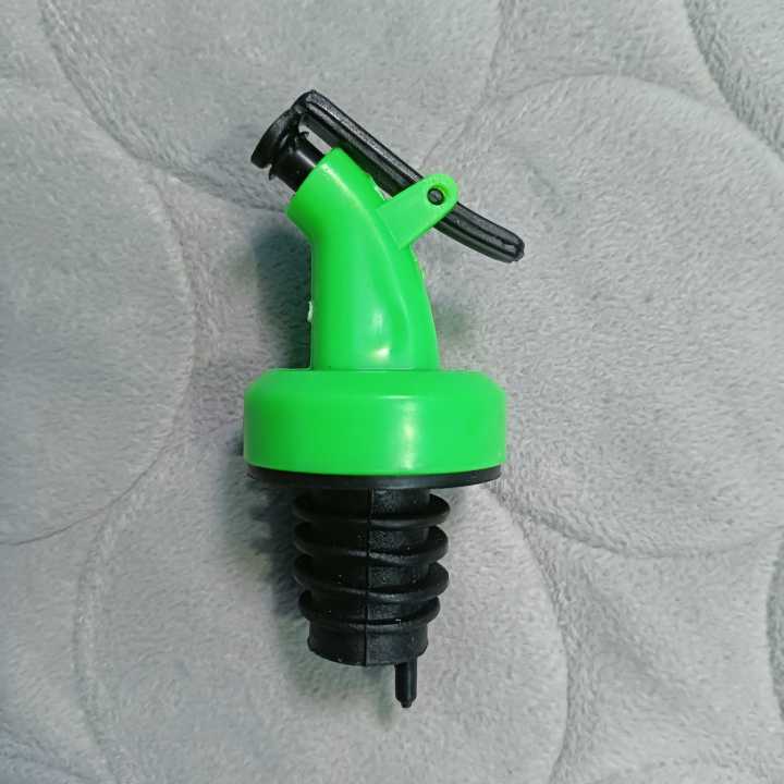 1%20pcs%20multicolor%20Olive%20Oil%20%20Dispensers%20Caps%20for%20oil%20Bottle%20Perfect%20for%20Restaurant,%20%20Hotel,%20Kitchen%20use%20with%20Black%20dust%20Cover%20-%20Image%202