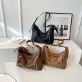 Retro fashion versatile large capacity bag women's new double pocket winter commuter tote bag niche shoulder bag.